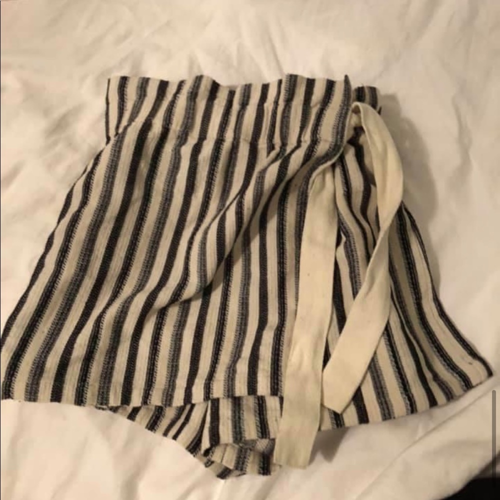 URBAN OUTFITTERS SKORT